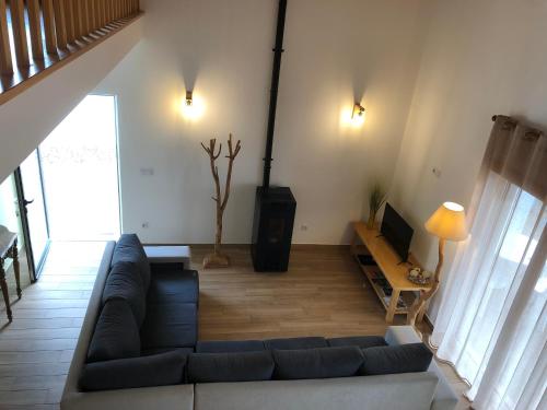 a living room with a couch and a television at Casas da Ladeia - Villa 2 in Alvorge