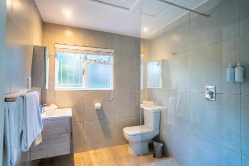 Ένα μπάνιο στο Osprey Cottage - Knysna Lagoon