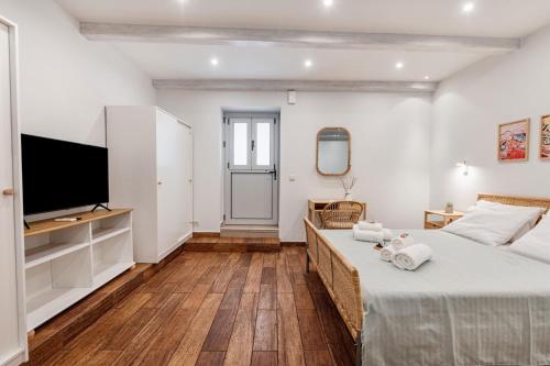 Saint's Alley Suite