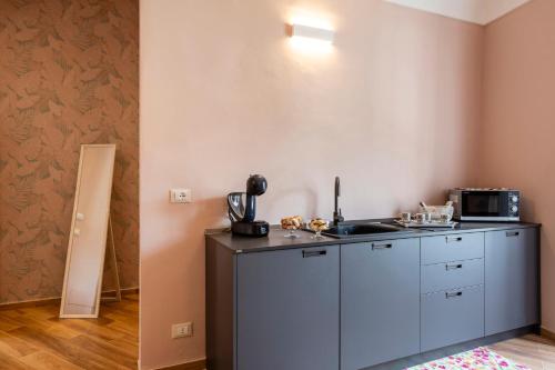 a kitchen with a sink and a microwave at Casa Marchesa in Modica