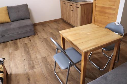 a small room with a wooden table and chairs at Apartamenty Zator Energy Rest in Zator