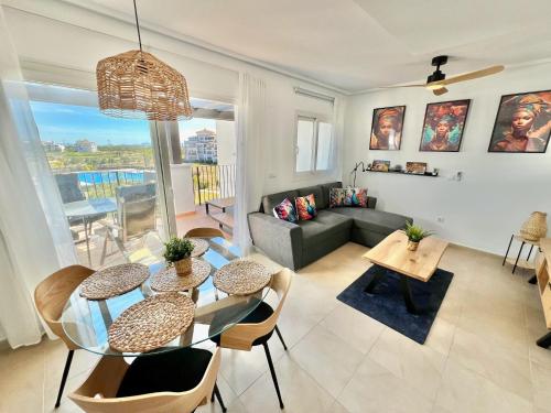 Stunning apartment with a beautiful pool/lake view