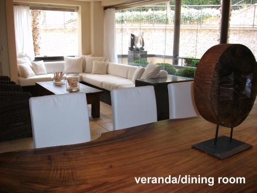 a living room with a couch and a table at casagratia in Taormina