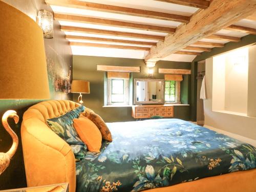 a bedroom with a king sized bed in a room at Wildersley Farm - The Farm House in Belper