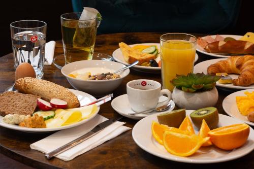 Comida en o cerca de este hotel