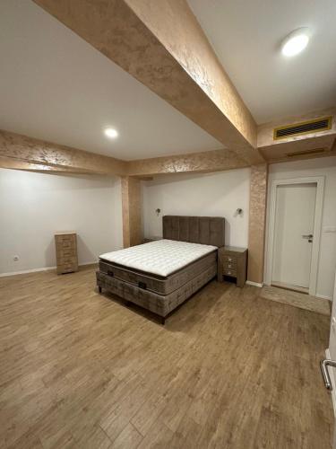 Ένα ή περισσότερα κρεβάτια σε δωμάτιο στο Deluxe Apartments 3-rooms