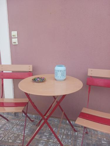 Χώρος καθιστικού στο Village perfume
