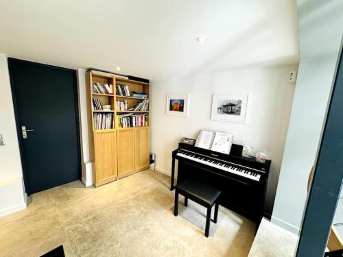 Photo de la galerie de l'établissement Unique au cœur du vieil Antibes, superbe villa avec jardin et piscine, à Antibes