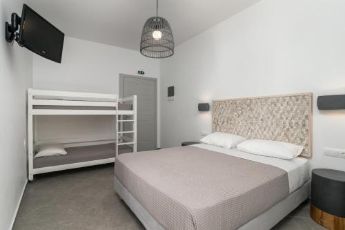 Una cama o camas en una habitación de Studios Kymata