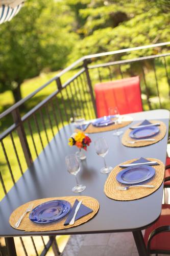 Balkoni atau teres di Riviera blue Apartments with seaview, private whirlpools and parking near Opatija