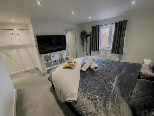 Ένα ή περισσότερα κρεβάτια σε δωμάτιο στο 3bed House - Contractors - Close to all amenities