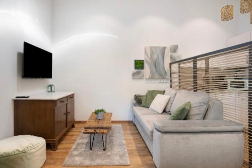 TV a/nebo společenská místnost v ubytování Eichengeflüster Waldhütte