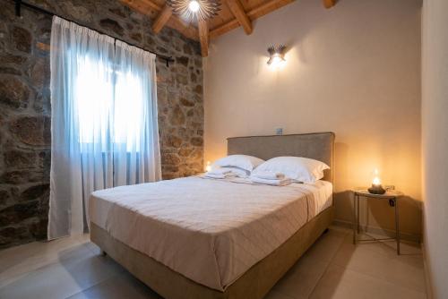 Ένα ή περισσότερα κρεβάτια σε δωμάτιο στο Exohiko Stone House