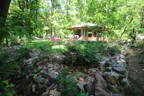 a garden with a gazebo in the woods at Woeste Hoogte - Groesbeek in Groesbeek