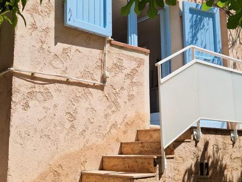 Appartement Hyères : 2 pièces, jardin privé, proche plage et port, WIFI, parking