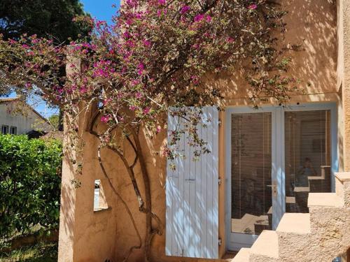 Appartement Hyères : 2 pièces, jardin privé, proche plage et port, WIFI, parking