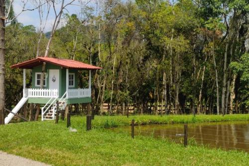 Landskap semula jadi dekat dengan rumah percutian
