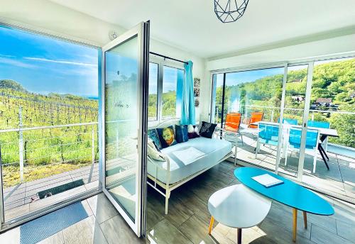 JANÉA Big Blue House