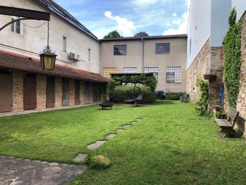 a courtyard of an old building with a grass yard at Casa di Giovanni - Österreich in Frohnleiten