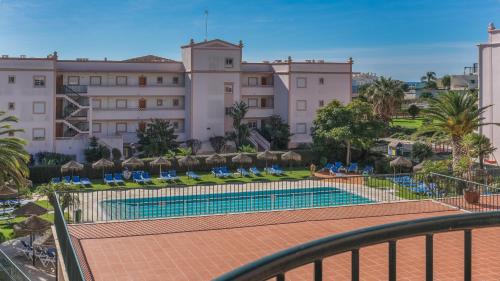 Luz casas-St James 215, 3 bedrooms,wi fi, air con,shared pool