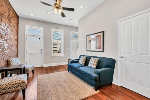 Two cozy side by side units in Tower Grove perfect for Groups STL bldgにあるシーティングエリア