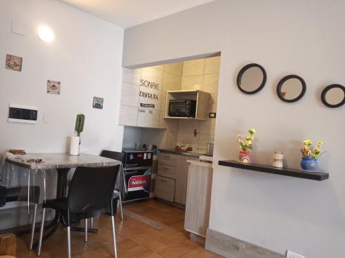 Dapur atau dapur kecil di El Racimo, dpto en Ciudad de Mendoza