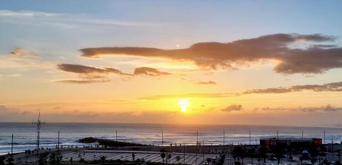 a sunset over the ocean with the sun at JES holidays in Costa da Caparica