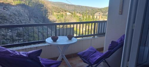 Frais et bien orienté confortable joli studio Phannie proche cure