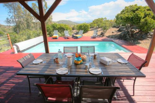 Villa Saint Florent - Terrace and swimming pool