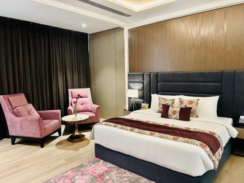 a bedroom with a large bed and two chairs at Fortune Ranjit Vihar, Amritsar - Member ITC Hotels' Group in Amritsar