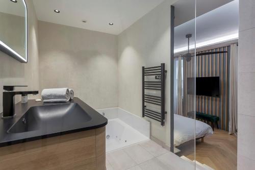 Love Room Balneo Sauna Pierre Corneille ! photo 24