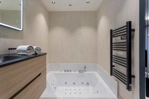 Love Room Balneo Sauna Pierre Corneille ! photo 8