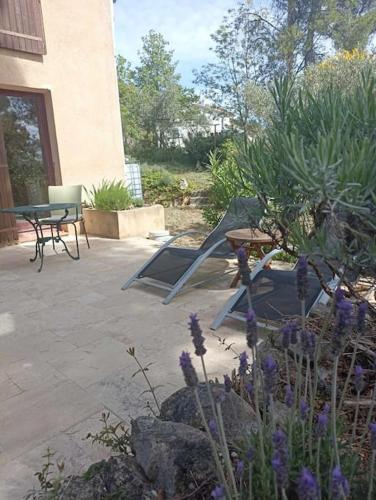 Photo de la galerie de l'établissement Maison Provençale avec jacuzzi, à Pierrevert