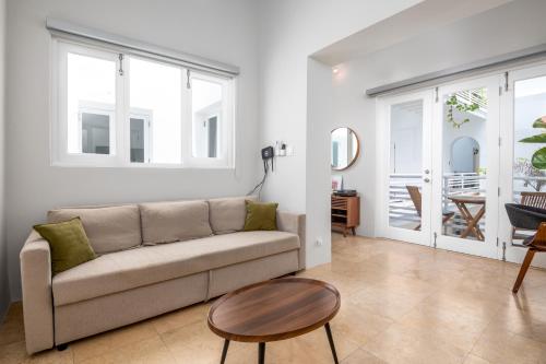 Istumisnurk majutusasutuses 2-BR Apt centrally located in OSJ!