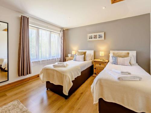 Llit o llits en una habitació de 6 bed in Buckland Brewer 75553