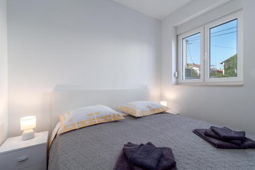 Postel nebo postele na pokoji v ubytování APARTMAN DINO