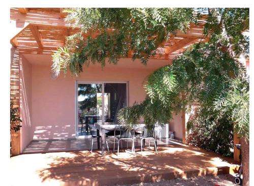 Appart, piscine, proche plage