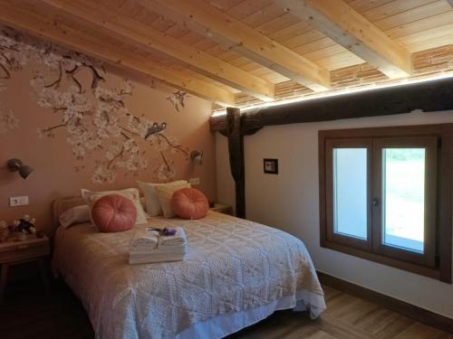 a bedroom with a bed with pumpkins on it at Belaustegi turismo rural in Ispáster