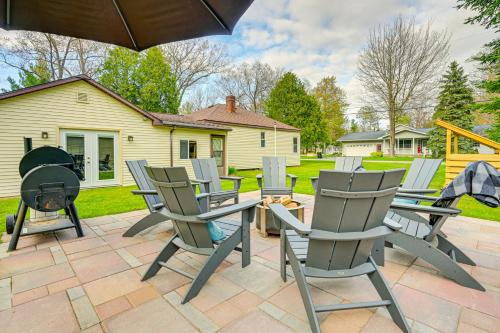 Gallery image of Roscommon Cabin, Walk to Higgins Lake in Roscommon