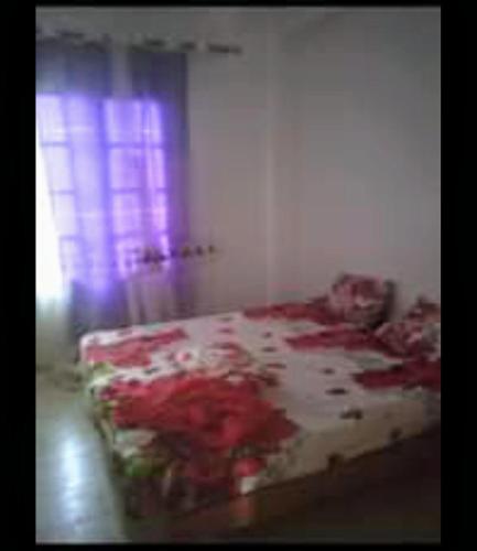 sypialnia z łóżkiem z krwią w obiekcie صلامندر w mieście La Salamandre