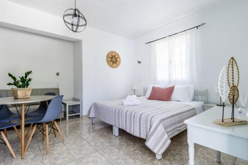 Ένα ή περισσότερα κρεβάτια σε δωμάτιο στο Aelia Studios