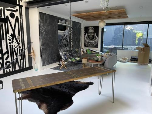 Posezení v ubytování Artsy Retreat - Sleeps 6 Free Parking & Balcony
