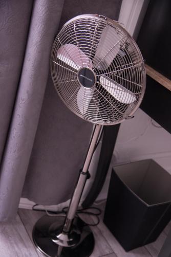 a silver fan sitting on top of a table at Chic Appart - Sauna privatif in Tourcoing