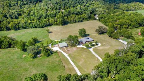 Φωτογραφία από το άλμπουμ του Brush Creek Ranch On 112 Acres of Land Sleeps 12 σε Little Flock