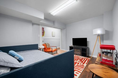 a bedroom with a bed and a living room at Gorgeous home in Lilburn in Lilburn