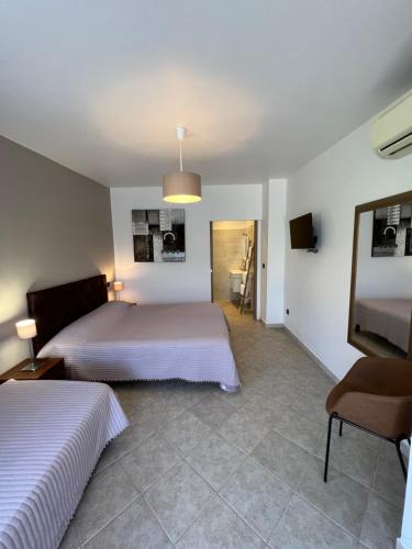 Llit o llits en una habitació de Hotel les jardins Sta Giulia avec piscine