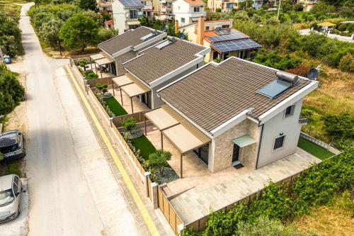 イラクリトサにあるAnalemma Luxury Villasの家の航空写真