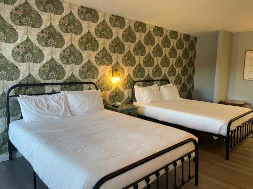 En eller flere senge i et værelse på Moon River Marina & Resort