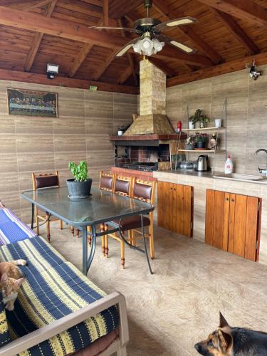 a dining room with a table and a kitchen at Gästehaus Dimitra in Paralia Dionysiou
