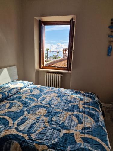 a bedroom with a bed and a window at Vista Apartment Bardolino in Bardolino